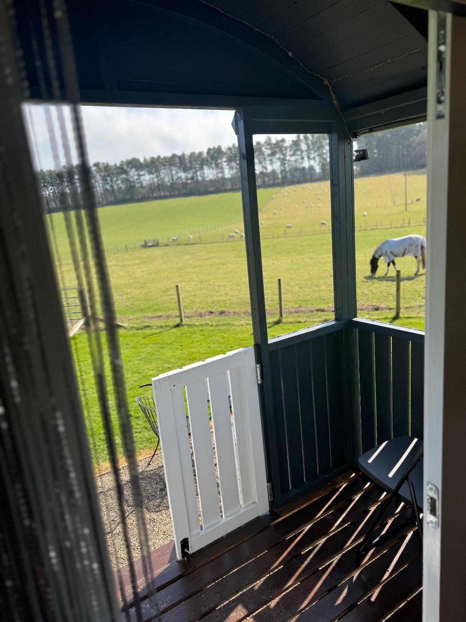 Roslin Glamping Hotel ภายนอก รูปภาพ